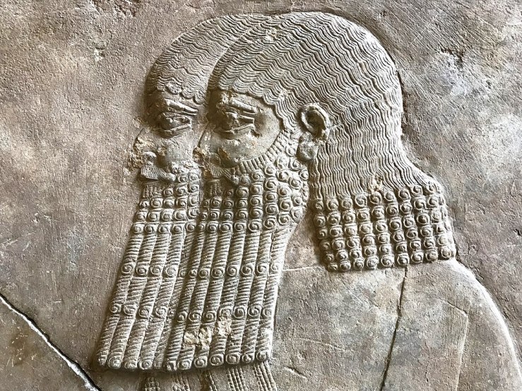 1024px-Assyrian_orthostat_in_the_Pergamon_Museum,_Berlin